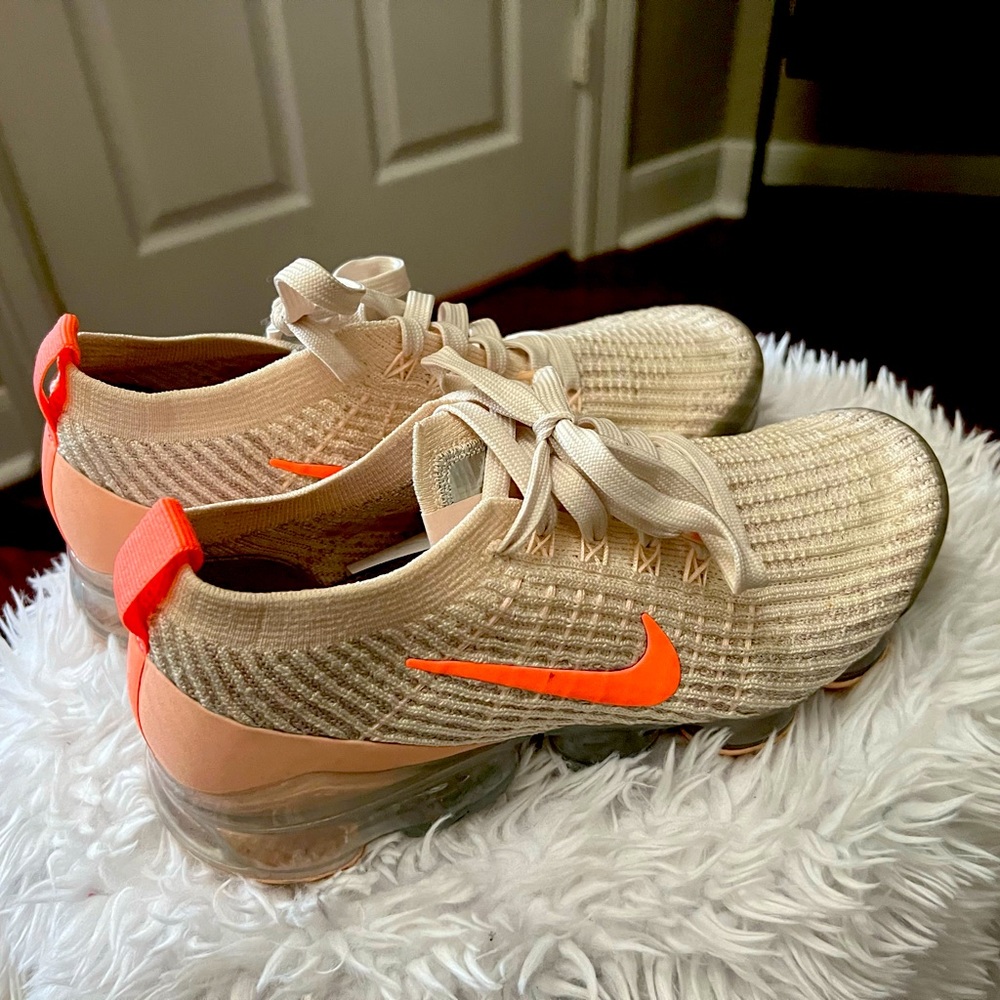 Peach Nike Vapormax